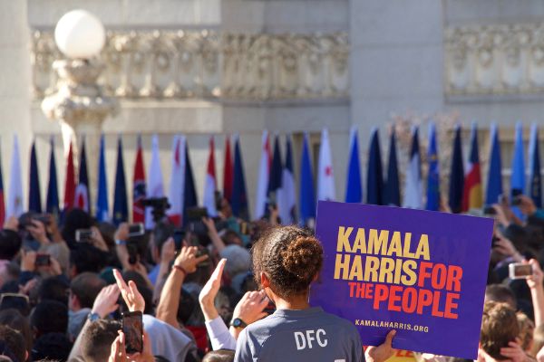 Kamala STAGED It – Customers Reveal What Really Happened